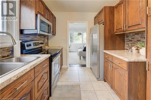 125 East 23Rd Street, Hamilton, ON - Indoor Photo Showing Kitchen With Double Sink