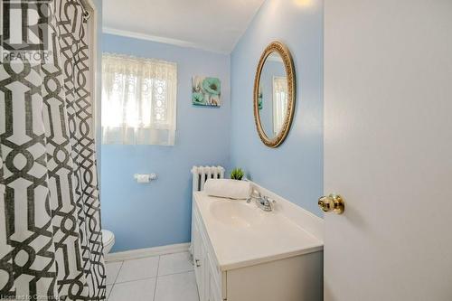 22 Niagara Street, Hamilton, ON - Indoor Photo Showing Bathroom