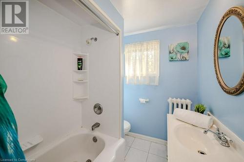 22 Niagara Street, Hamilton, ON - Indoor Photo Showing Bathroom