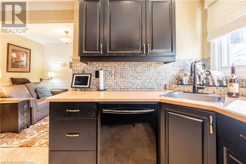 89 Larraine Avenue, Dundas, ON - Indoor Photo Showing Kitchen