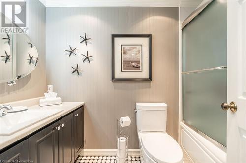 89 Larraine Avenue, Dundas, ON - Indoor Photo Showing Bathroom