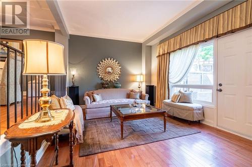 89 Larraine Avenue, Dundas, ON - Indoor Photo Showing Living Room