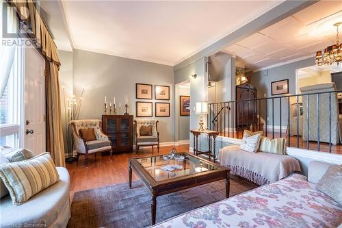 89 Larraine Avenue, Dundas, ON - Indoor Photo Showing Living Room