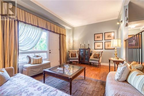 89 Larraine Avenue, Dundas, ON - Indoor Photo Showing Living Room