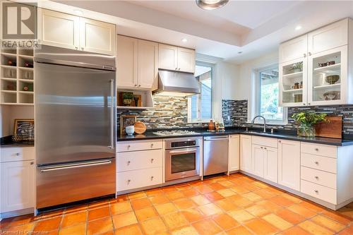 24 Bruce Street, Hamilton, ON - Indoor Photo Showing Kitchen