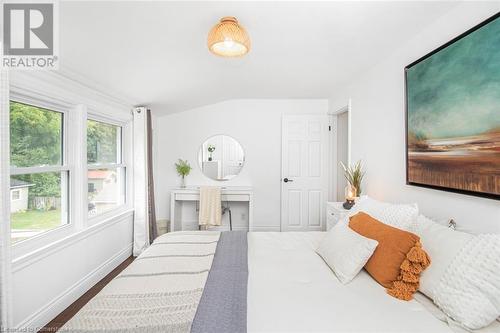 10 Rosslyn Avenue, Grimsby, ON - Indoor Photo Showing Bedroom