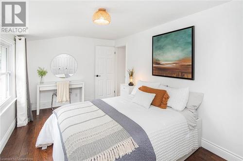 10 Rosslyn Avenue, Grimsby, ON - Indoor Photo Showing Bedroom