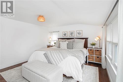 10 Rosslyn Avenue, Grimsby, ON - Indoor Photo Showing Bedroom