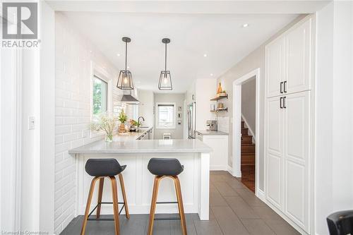 10 Rosslyn Avenue, Grimsby, ON - Indoor Photo Showing Kitchen With Upgraded Kitchen