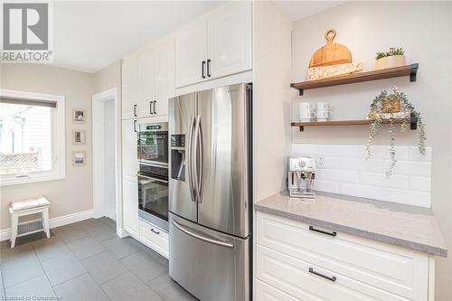 10 Rosslyn Avenue, Grimsby, ON - Indoor Photo Showing Kitchen