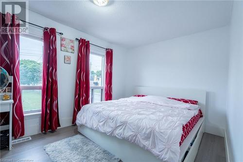 567 Mary Street, Hamilton, ON - Indoor Photo Showing Bedroom