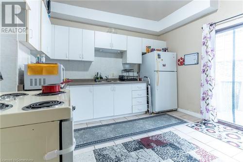 567 Mary Street, Hamilton, ON - Indoor Photo Showing Kitchen