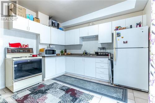 567 Mary Street, Hamilton, ON - Indoor Photo Showing Kitchen