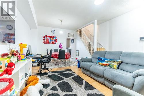 567 Mary Street, Hamilton, ON - Indoor Photo Showing Living Room