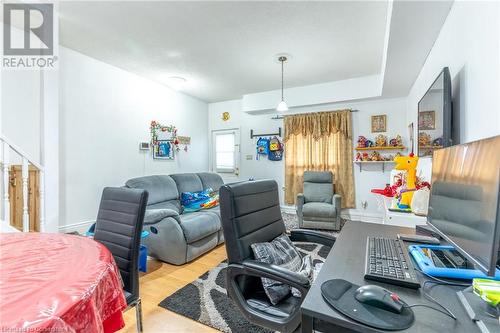 567 Mary Street, Hamilton, ON - Indoor Photo Showing Living Room