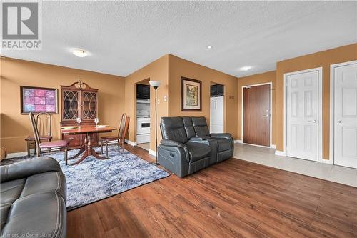 2301 Derry Road W Unit# 1005, Mississauga, ON - Indoor Photo Showing Living Room