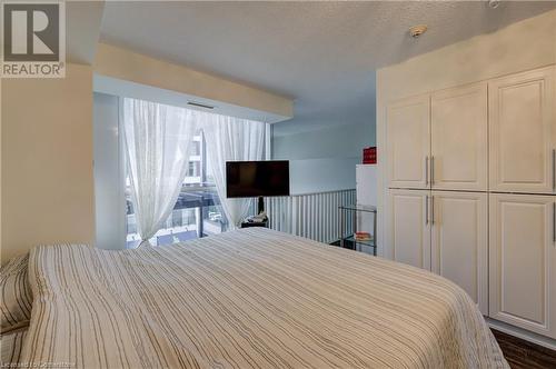 1940 Ironstone Drive Unit# 304, Burlington, ON - Indoor Photo Showing Bedroom