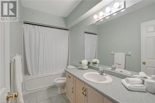 22 Hepburn Crescent, Hamilton, ON - Indoor Photo Showing Bathroom