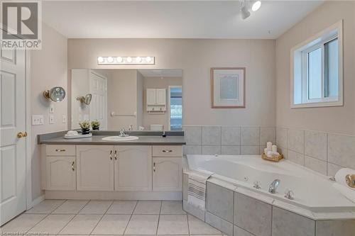 22 Hepburn Crescent, Hamilton, ON - Indoor Photo Showing Bathroom