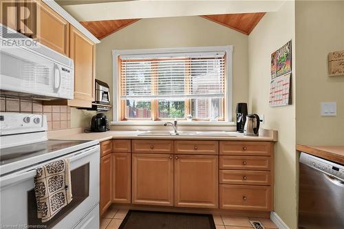 78 Valleyview Drive, Ancaster, ON - Indoor Photo Showing Kitchen With Double Sink