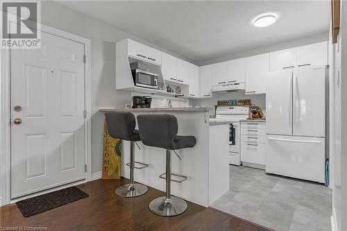 2040 Cleaver Avenue Unit# 321, Burlington, ON - Indoor Photo Showing Kitchen