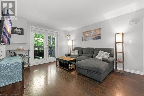 2040 Cleaver Avenue Unit# 321, Burlington, ON - Indoor Photo Showing Living Room