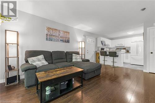 2040 Cleaver Avenue Unit# 321, Burlington, ON - Indoor Photo Showing Living Room