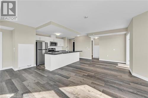 2750 King Street E Unit# 706, Hamilton, ON - Indoor Photo Showing Kitchen