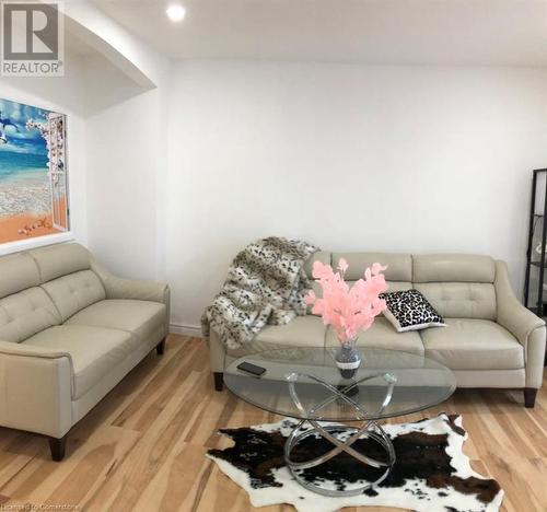 4472 Second Avenue, Niagara Falls, ON - Indoor Photo Showing Living Room