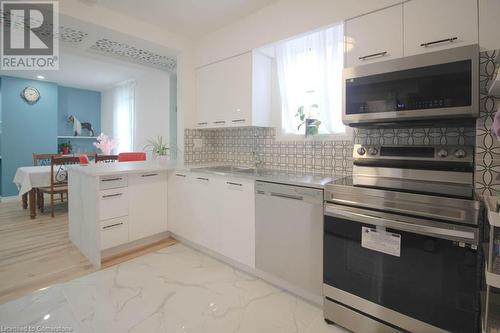 4472 Second Avenue, Niagara Falls, ON - Indoor Photo Showing Kitchen