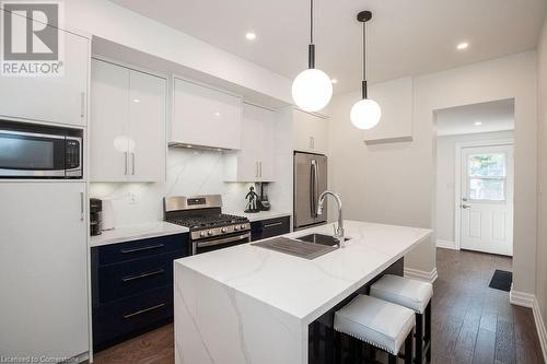 77 William Street, Hamilton, ON - Indoor Photo Showing Kitchen With Upgraded Kitchen