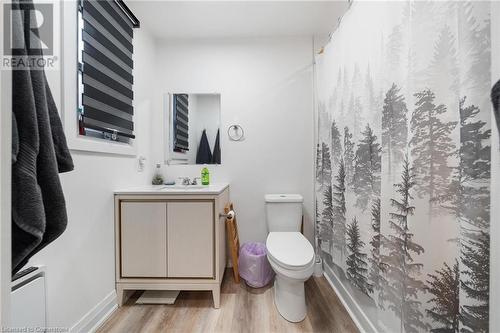 132 Holton Avenue S, Hamilton, ON - Indoor Photo Showing Bathroom