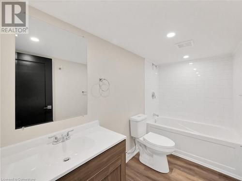 132 Holton Avenue S, Hamilton, ON - Indoor Photo Showing Bathroom