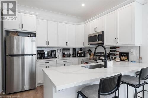 132 Holton Avenue S, Hamilton, ON - Indoor Photo Showing Kitchen