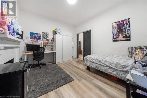 132 Holton Avenue S, Hamilton, ON - Indoor Photo Showing Bedroom