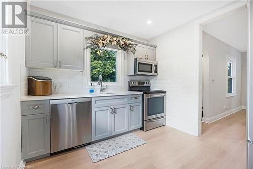 15 James Avenue, Brantford, ON - Indoor Photo Showing Kitchen With Stainless Steel Kitchen