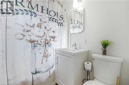 15 James Avenue, Brantford, ON - Indoor Photo Showing Bathroom