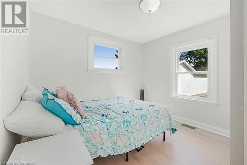 15 James Avenue, Brantford, ON - Indoor Photo Showing Bedroom