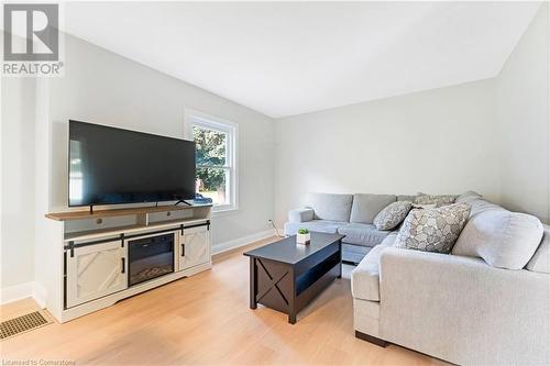 15 James Avenue, Brantford, ON - Indoor Photo Showing Living Room