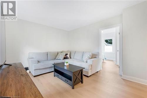 15 James Avenue, Brantford, ON - Indoor Photo Showing Living Room