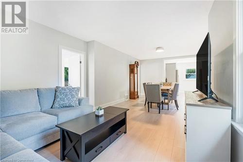 15 James Avenue, Brantford, ON - Indoor Photo Showing Living Room