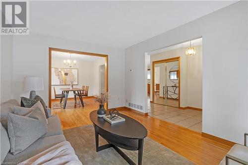 41 Elora Drive, Hamilton, ON - Indoor Photo Showing Living Room