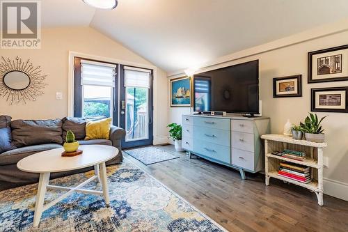 30 Picton Street W, Hamilton, ON - Indoor Photo Showing Living Room