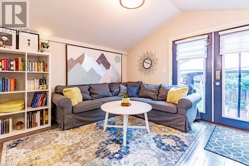 30 Picton Street W, Hamilton, ON - Indoor Photo Showing Living Room