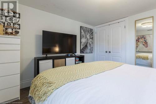 30 Picton Street W, Hamilton, ON - Indoor Photo Showing Bedroom