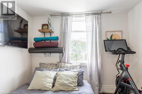 30 Picton Street W, Hamilton, ON - Indoor Photo Showing Bedroom