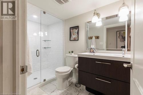 30 Picton Street W, Hamilton, ON - Indoor Photo Showing Bathroom