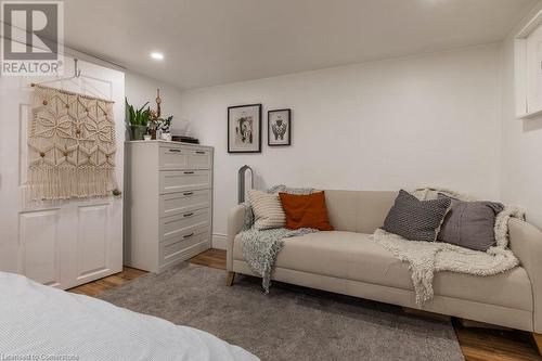 30 Picton Street W, Hamilton, ON - Indoor Photo Showing Bedroom