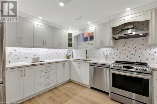 79 Trenholme Crescent, Hamilton, ON - Indoor Photo Showing Kitchen With Upgraded Kitchen