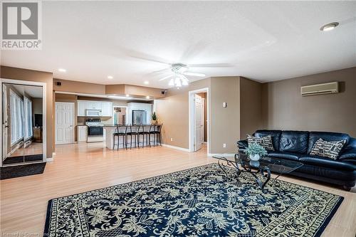 16 Durham Road, Stoney Creek, ON - Indoor Photo Showing Living Room